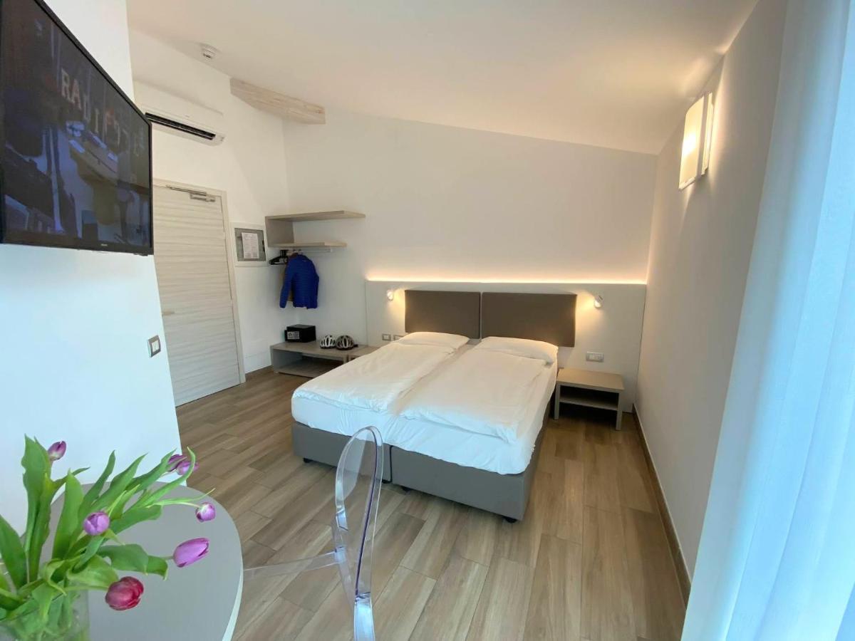 Albergo Garni Francesco Torbole Sul Garda Exterior photo