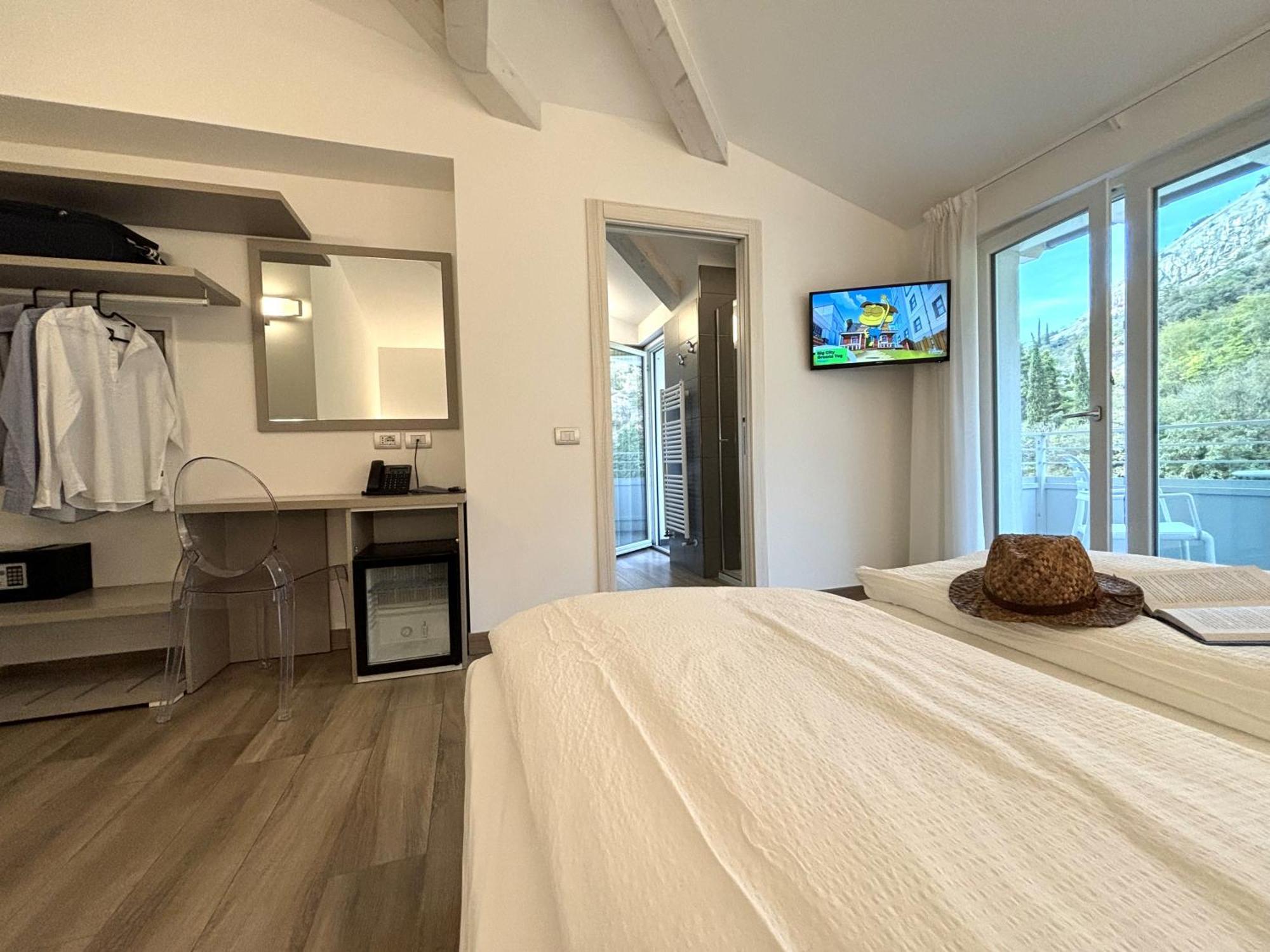 Albergo Garni Francesco Torbole Sul Garda Exterior photo