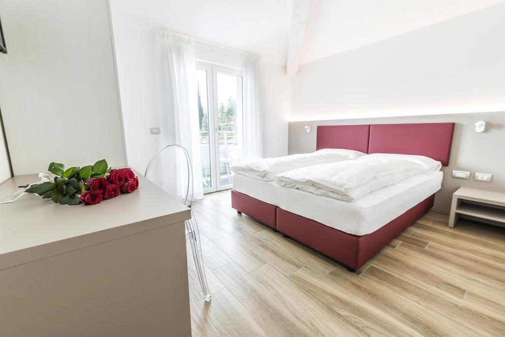 Albergo Garni Francesco Torbole Sul Garda Exterior photo