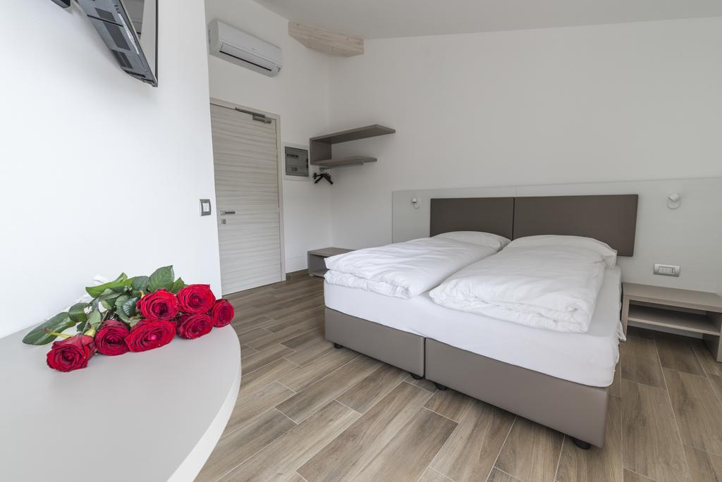 Albergo Garni Francesco Torbole Sul Garda Exterior photo